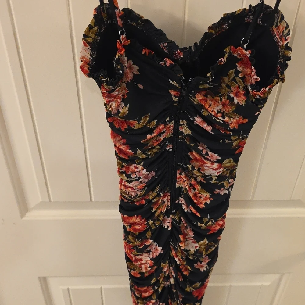 Windsor Black Floral Sweetheart Ruched Midi Dress - Picture 6 of 6